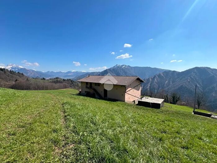 Casa con 5 locali in vendita in Via Zucco Albe, Gorno