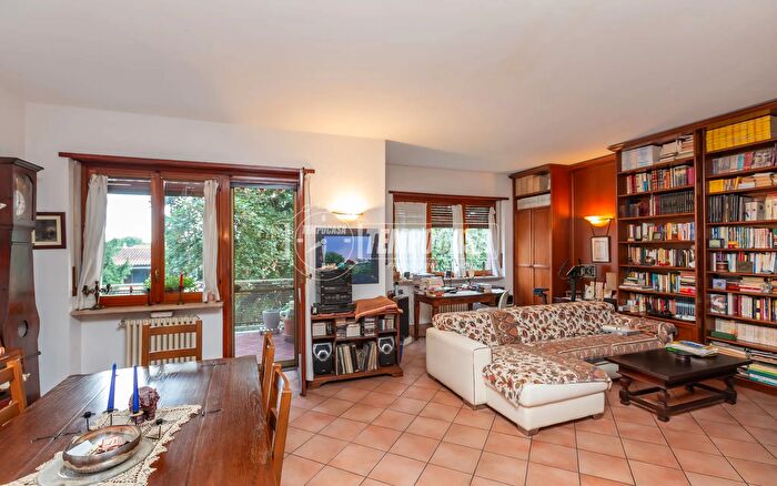 Appartamento con 5 locali in vendita in Via Trinità, Santena