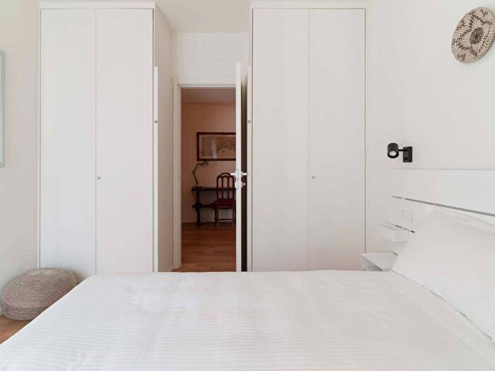 Appartamento trilocale in affitto in Via Rovello, Duomo, Milano