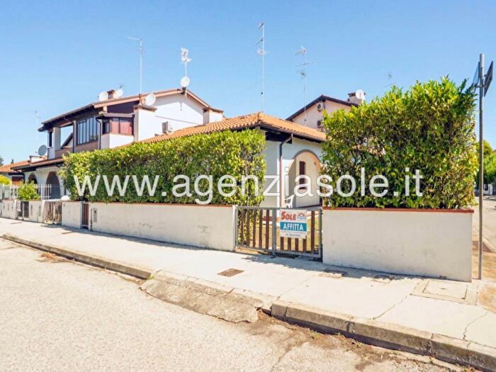 Casa trilocale in affitto in Viale Spagna, Lido delle Nazioni, Comacchio