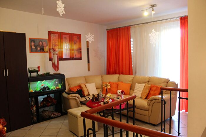 Appartamento trilocale in affitto in Massarosa