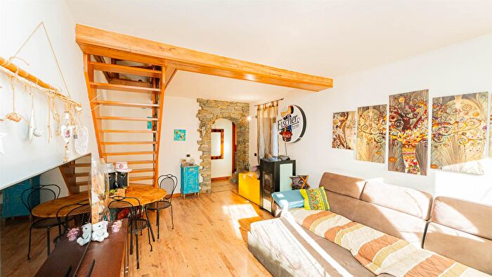 Casa con 6 locali in vendita in Colico