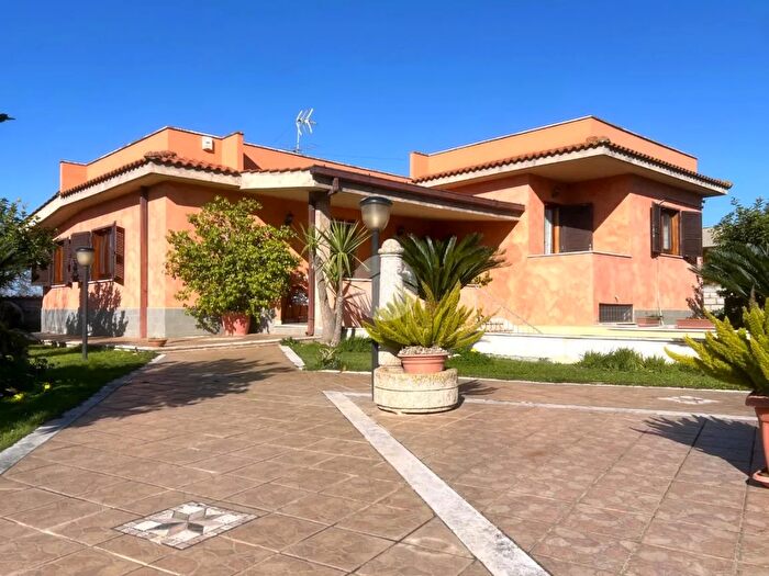 Casa con 6 locali in vendita in Via Bordighera, Nettuno