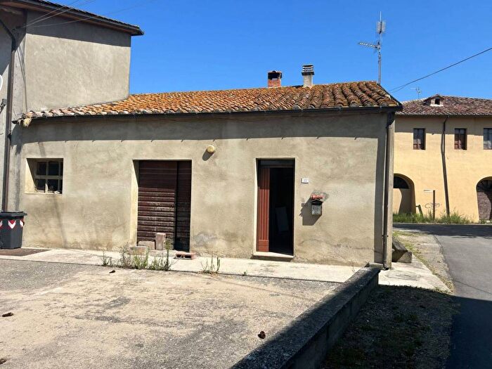 Casa con 6 locali in vendita in Via Fonte SantAngelo, Tuoro sul Trasimeno