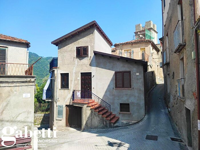 Casa con 5 locali in vendita in Via Garibaldi Snc, SantAngelo Di Brolo