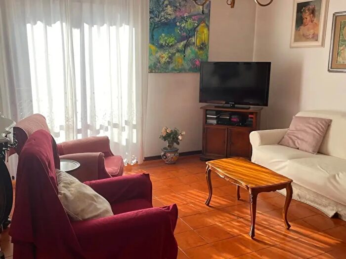 Appartamento con 6 locali in vendita in Carrara