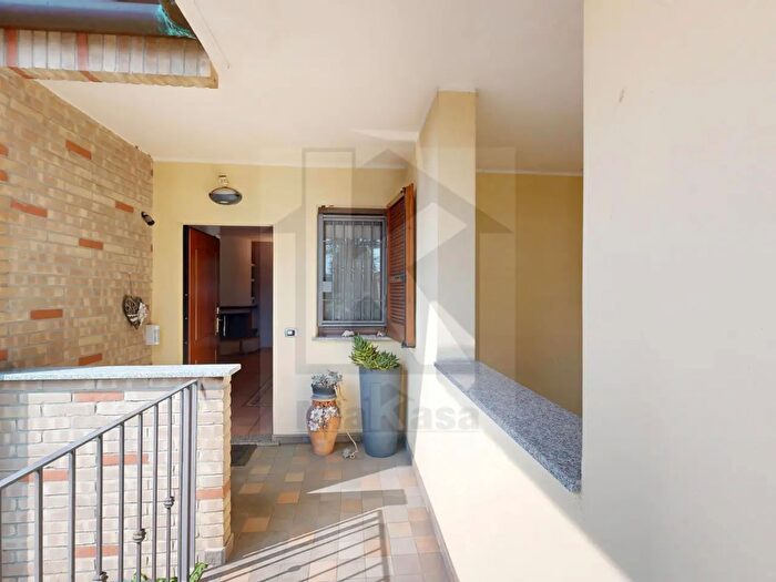 Appartamento quadrilocale in vendita in Viale Giornate, Caronno Pertusella