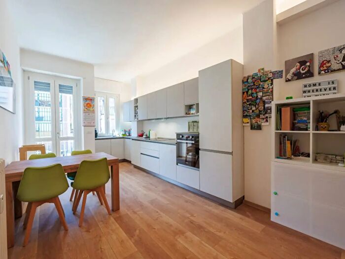 Appartamento trilocale in vendita in Via Borgomanero, Torino