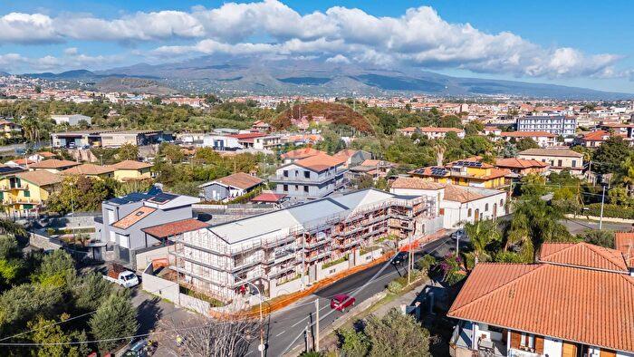 Casa quadrilocale in vendita in Via Marchese di Casalotto, Aci SantAntonio