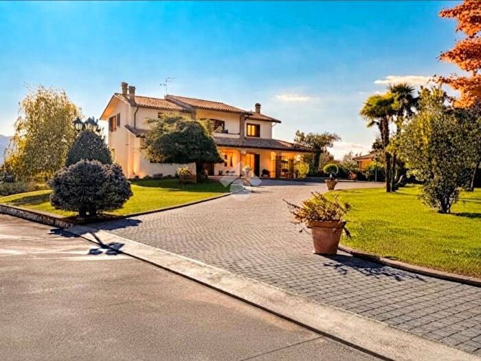Casa con 6 locali in vendita in VIA MONNE, Pignataro Interamna