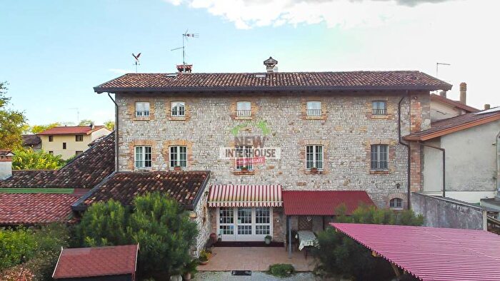 Casa con 6 locali in affitto in Via Daniele Manin, Centro, Arba