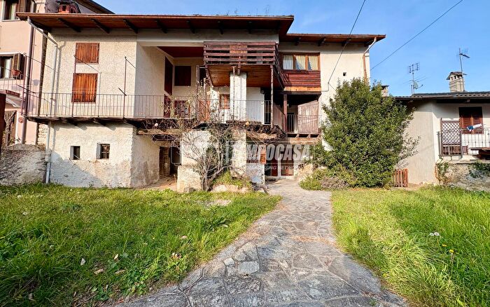 Appartamento con 7 locali in affitto in Via Camillo Benso Conte di Cavour, Coazze