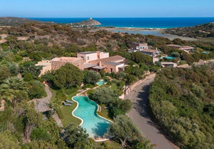 Casa con 6 locali in vendita in Domus de Maria