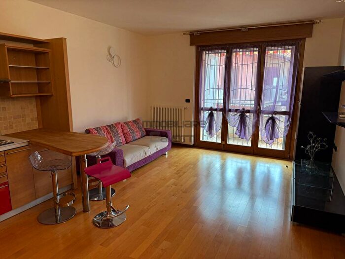 Appartamento bilocale in affitto in Via Italia, Seriate