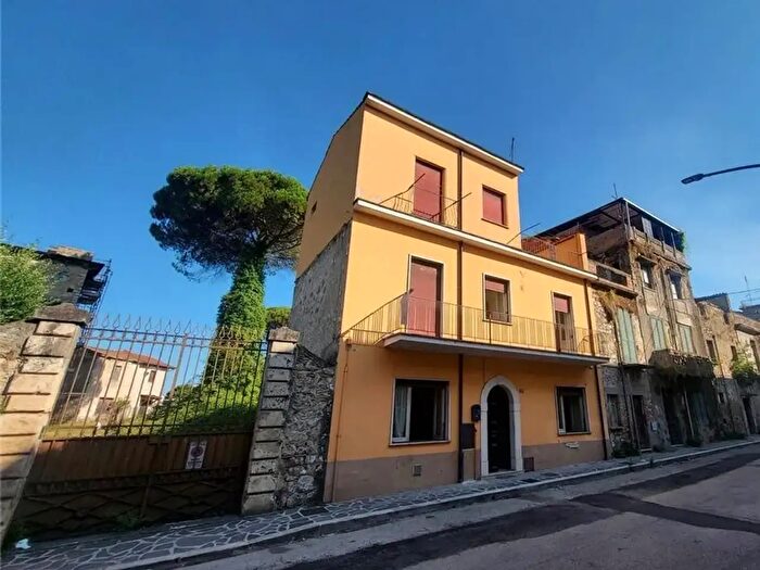 Casa con 9 locali in vendita in Pontecorvo