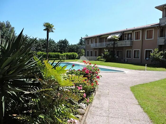 Appartamento trilocale in vendita in Desenzano Del Garda