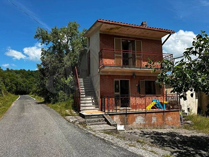 Casa con 5 locali in vendita in Via Valle, Santopadre