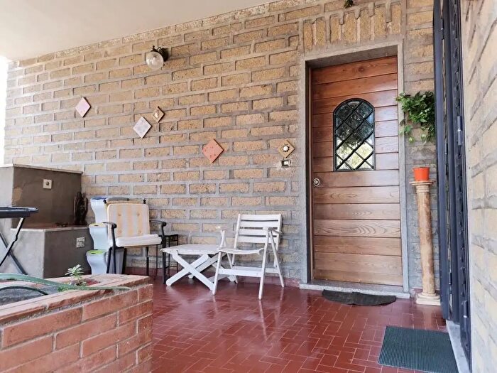 Appartamento con 5 locali in vendita in Via Francesco Somaini, Roma