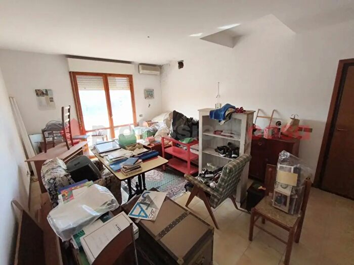 Appartamento con 6 locali in vendita in Via Australia, Grosseto