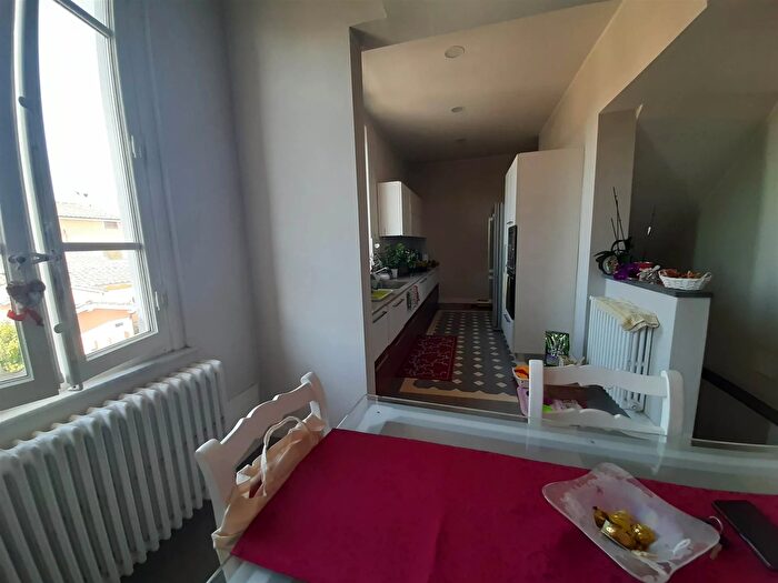 Casa con 9 locali in vendita in Lucca