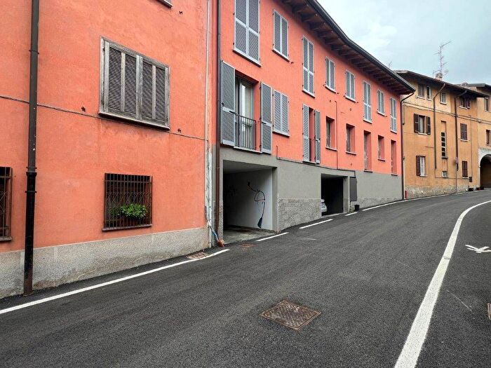 Appartamento trilocale in affitto in Via Aprile, Centro, Guanzate