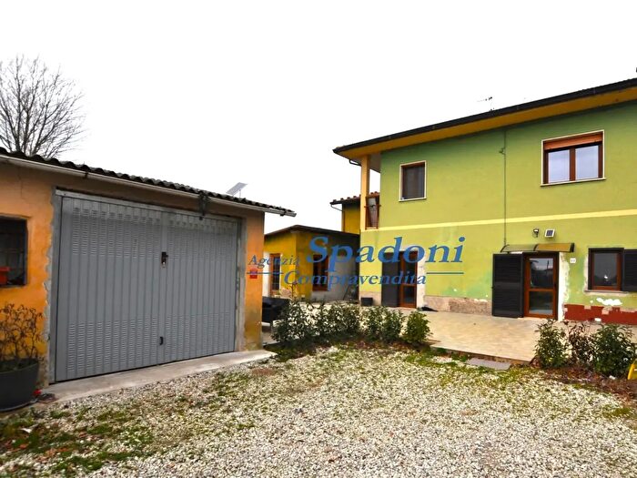 Casa con 10 locali in vendita in Chiesina Uzzanese