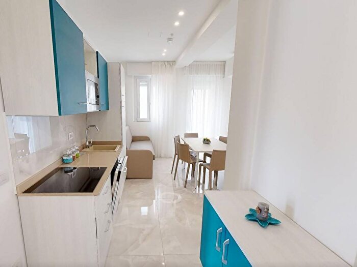 Appartamento trilocale in affitto in Viale Gabriele DAnnunzio, Alba Mare, Riccione