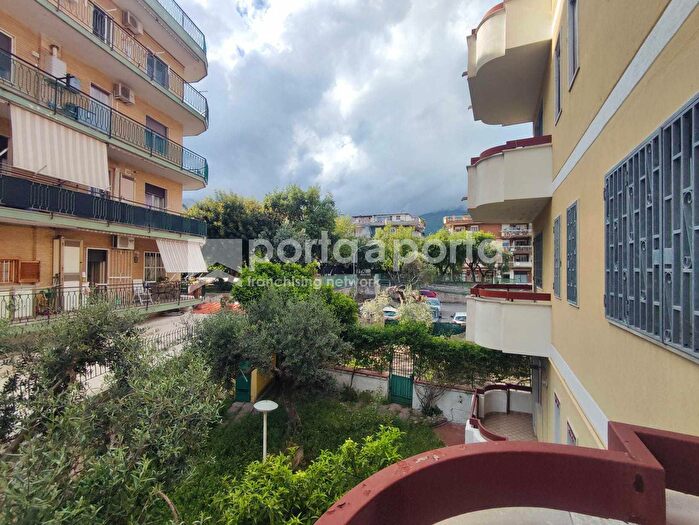 Appartamento quadrilocale in vendita in Via Dino Penazzato, Formia