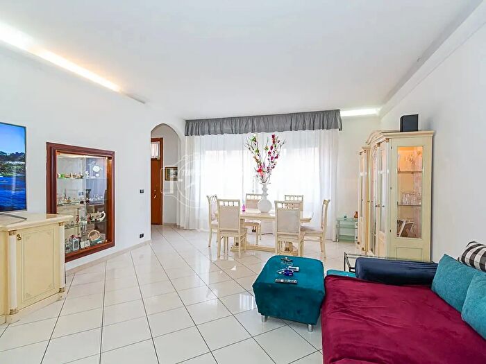 Casa con 8 locali in vendita in Pioltello