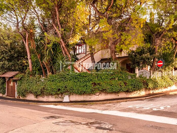 Casa con 6 locali in vendita in Civitanova Marche