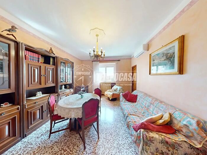 Appartamento con 5 locali in vendita in Via Rocco Scotellaro, Torino