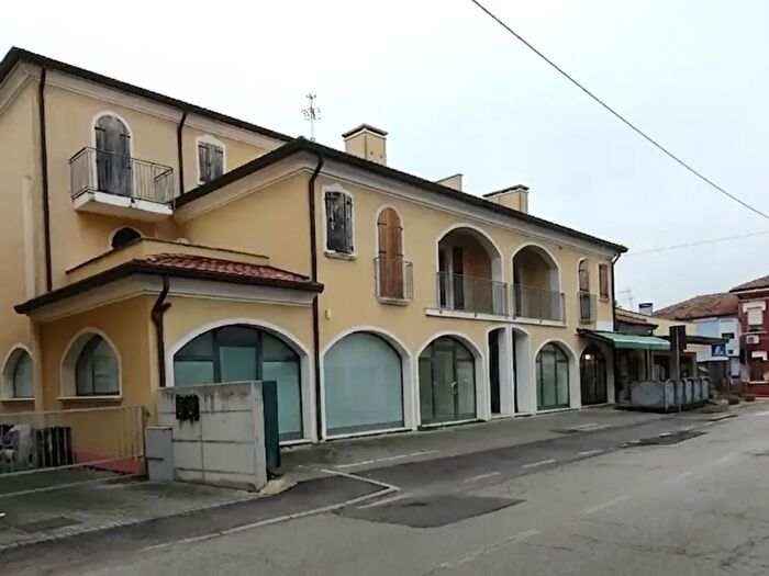 Appartamento bilocale in vendita in Gavello Via Nenni, Gavello