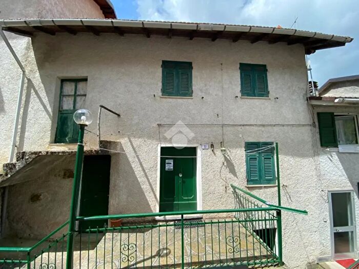 Casa quadrilocale in vendita in Località Pareto, Valbrevenna