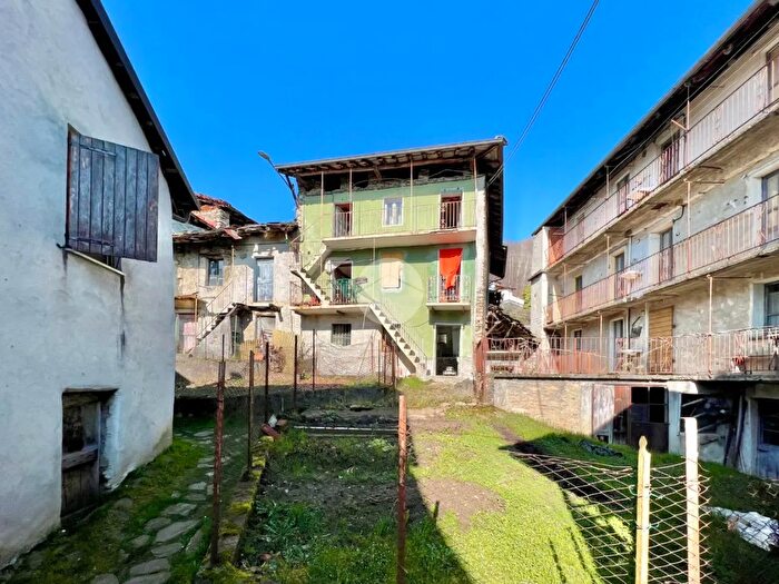 Casa con 8 locali in vendita in Frazione Capoluogo, Monastero Di Lanzo