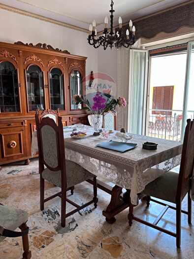 Appartamento con 5 locali in vendita in Via San Pietro Martire, Augusta