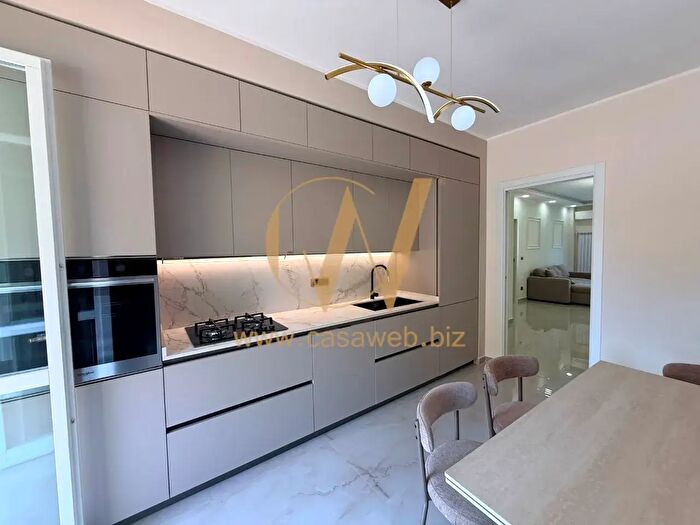 Appartamento quadrilocale in affitto in Via della Resistenza, Caserta