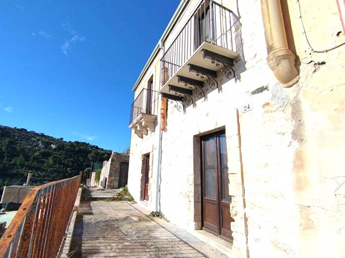 Casa quadrilocale in affitto in SALITA CASTELLO, Ibla, Ragusa