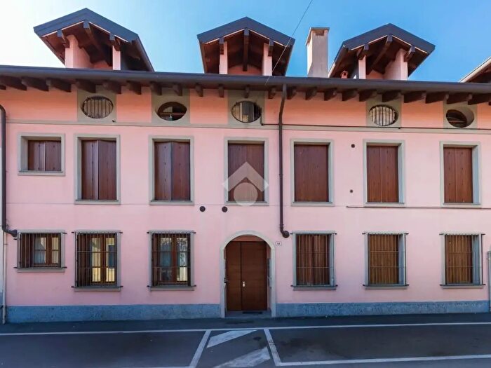 Appartamento bilocale in vendita in Via Indipendenza, Marnate