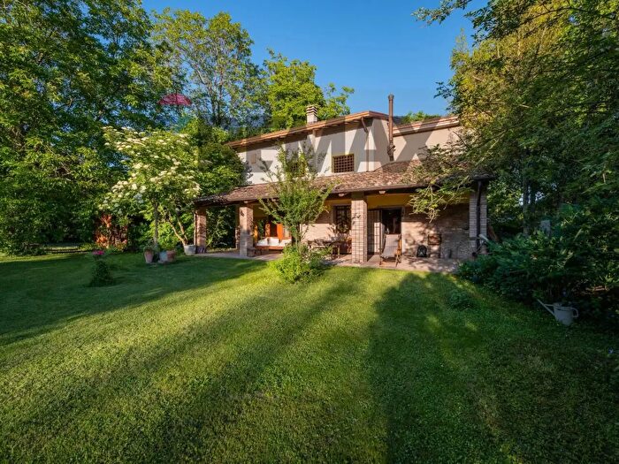 Casa con 9 locali in vendita in Viottolo dei Frutti, Brescello
