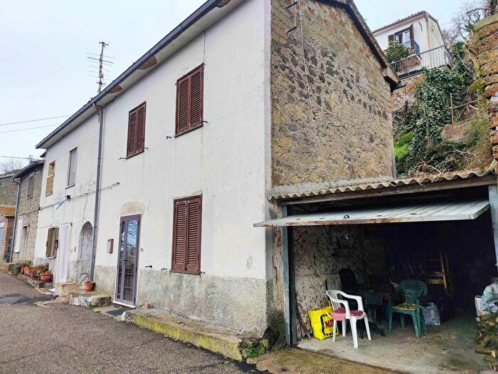 Casa trilocale in vendita in Montefiascone