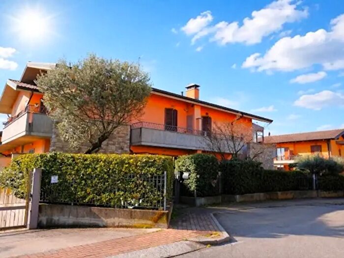 Appartamento bilocale in vendita in Via Giosuè Carducci, Bonate Sopra