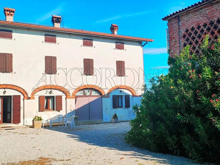 Casa con 10 locali in vendita in Via Borgo, Longare