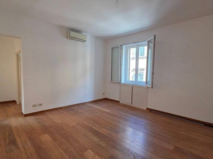 Appartamento trilocale in affitto in Corso del Rinascimento, Piazza Navona, Roma