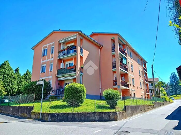 Appartamento trilocale in vendita in Via Rubens, Sesto Calende