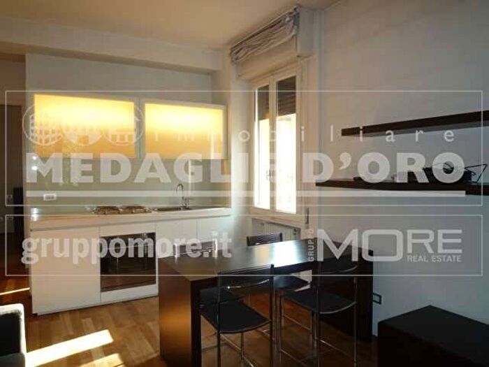 Appartamento trilocale in affitto in Via Amici, Viali, Modena