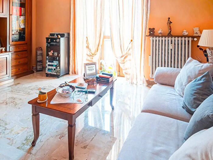 Appartamento trilocale in vendita in Via Mazzè, Torino