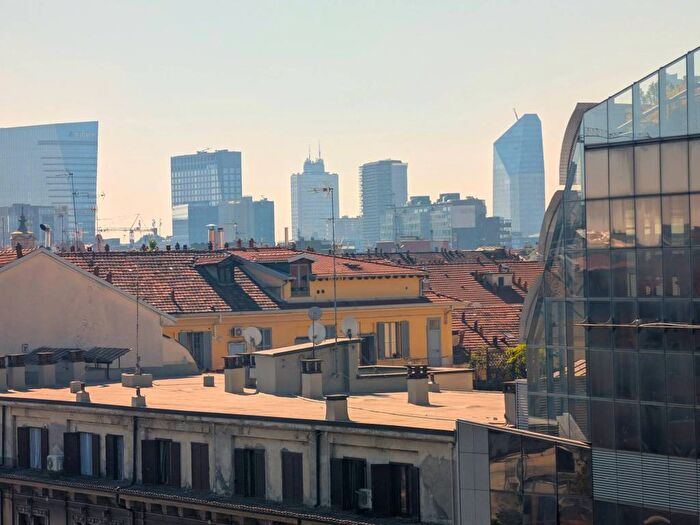 Appartamento trilocale in affitto in Viale Stelvio, Farini, Milano