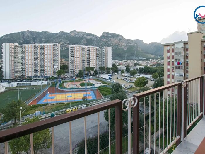 Appartamento quadrilocale in vendita in Largo della Martora, Palermo