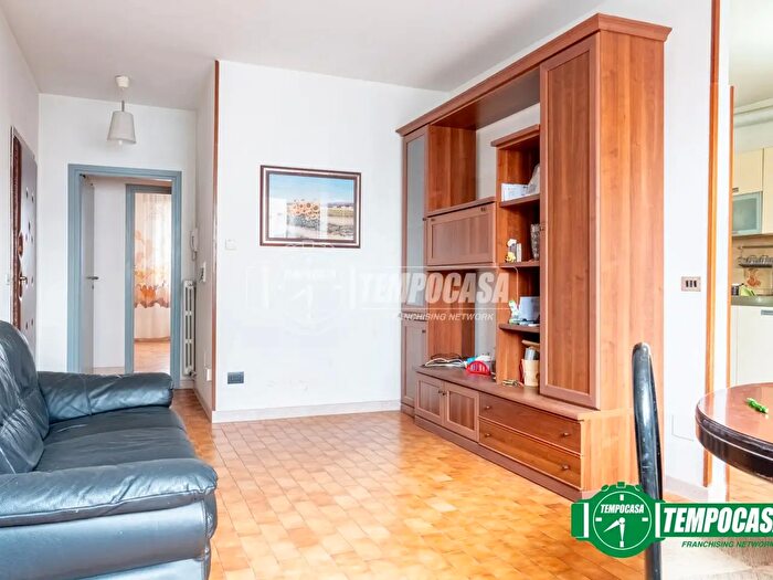 Appartamento trilocale in vendita in Via Alex Visconti, Milano