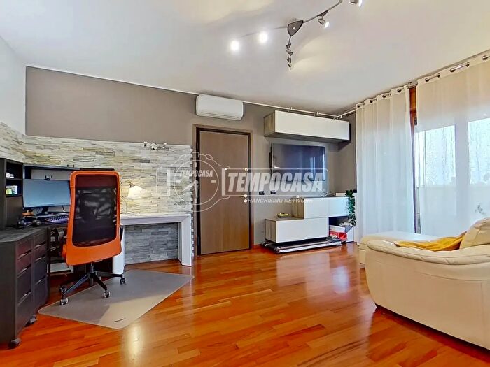 Appartamento trilocale in vendita in Via Giotto E, Lissone